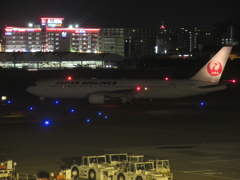 夜の福岡空港①