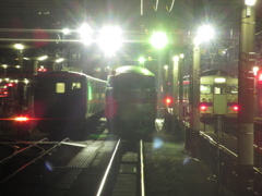 深夜の竹下駅の車両基地にて