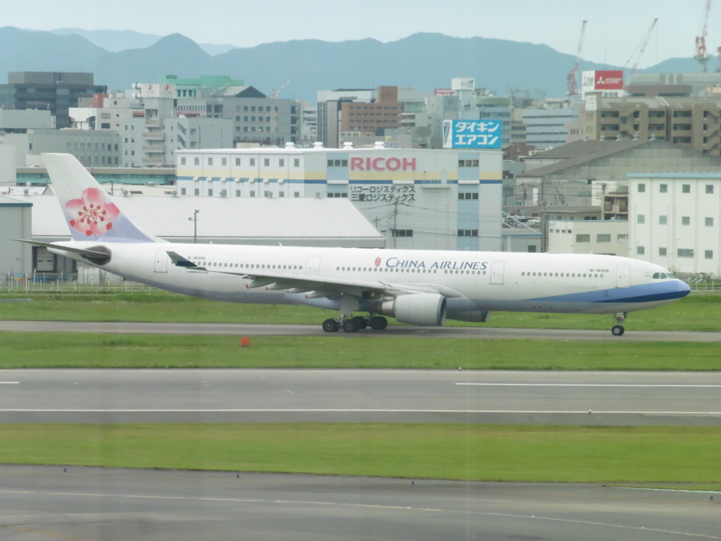 CHINA AIRLINE  A330  B-18306出発