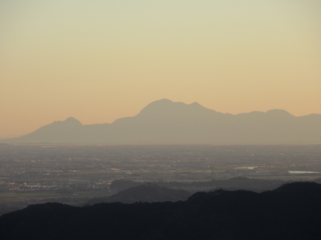 山頂から見える夕暮れの景色①