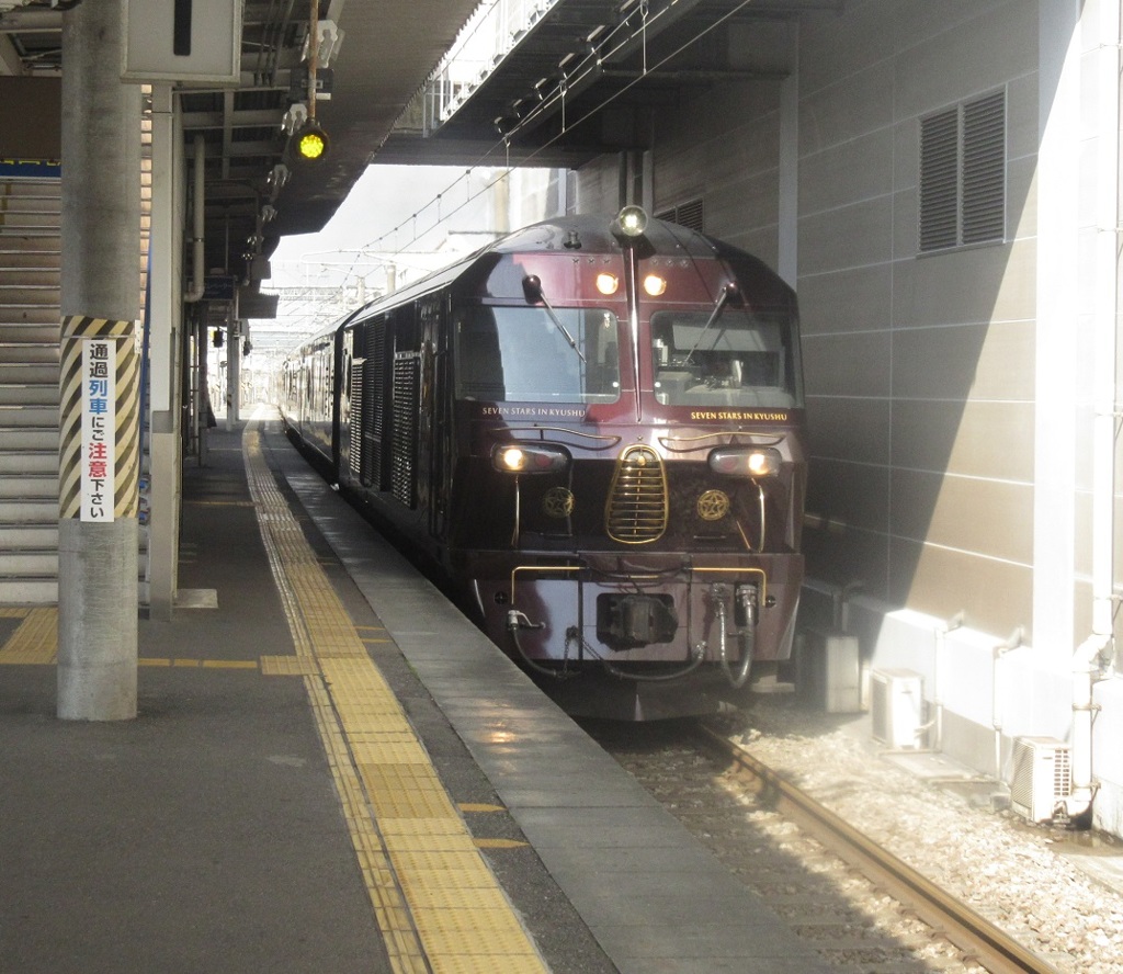 ななつ星の南福岡駅通過②