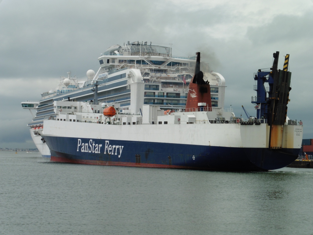 PANSTRA  FERRY　①