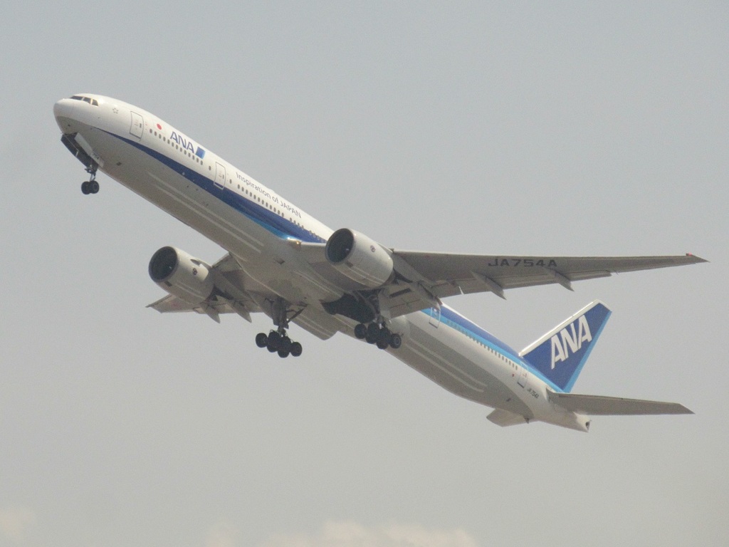 ANA  777-300  JA754A　①