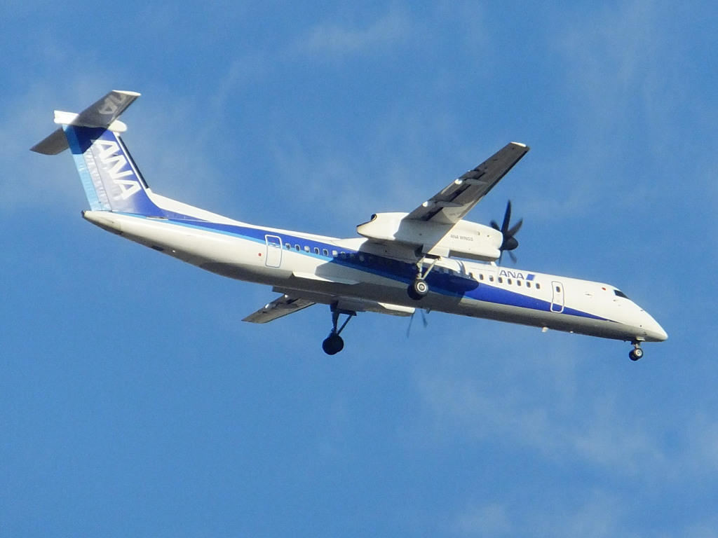 ANA DHC8-Q400