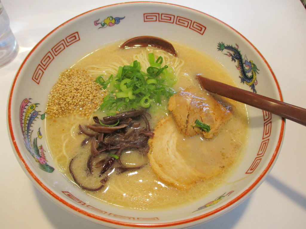 小倉駅ホーム　とんこつラーメン