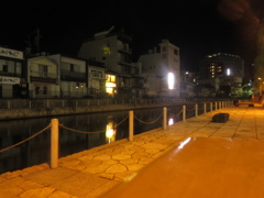 夜の中洲の川沿い①
