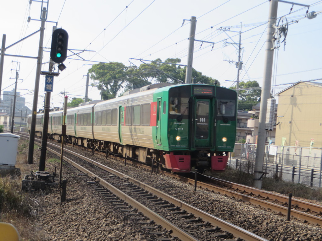 太宰府市付近を走る783系みどり