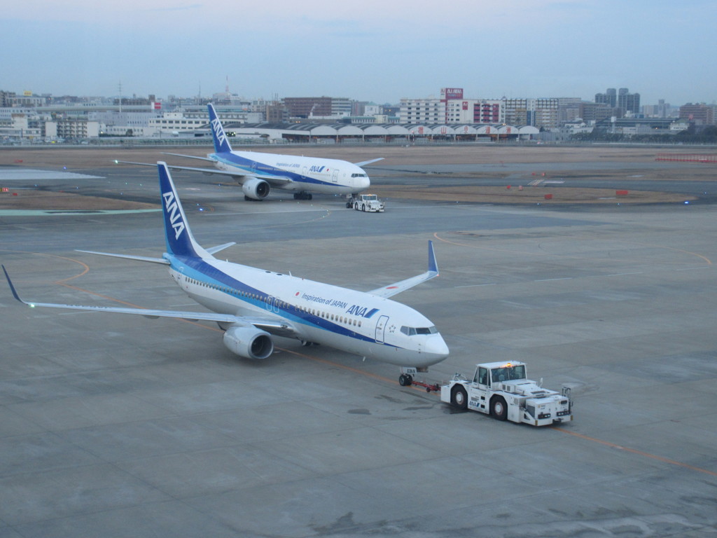 777と737の同時スポットイン