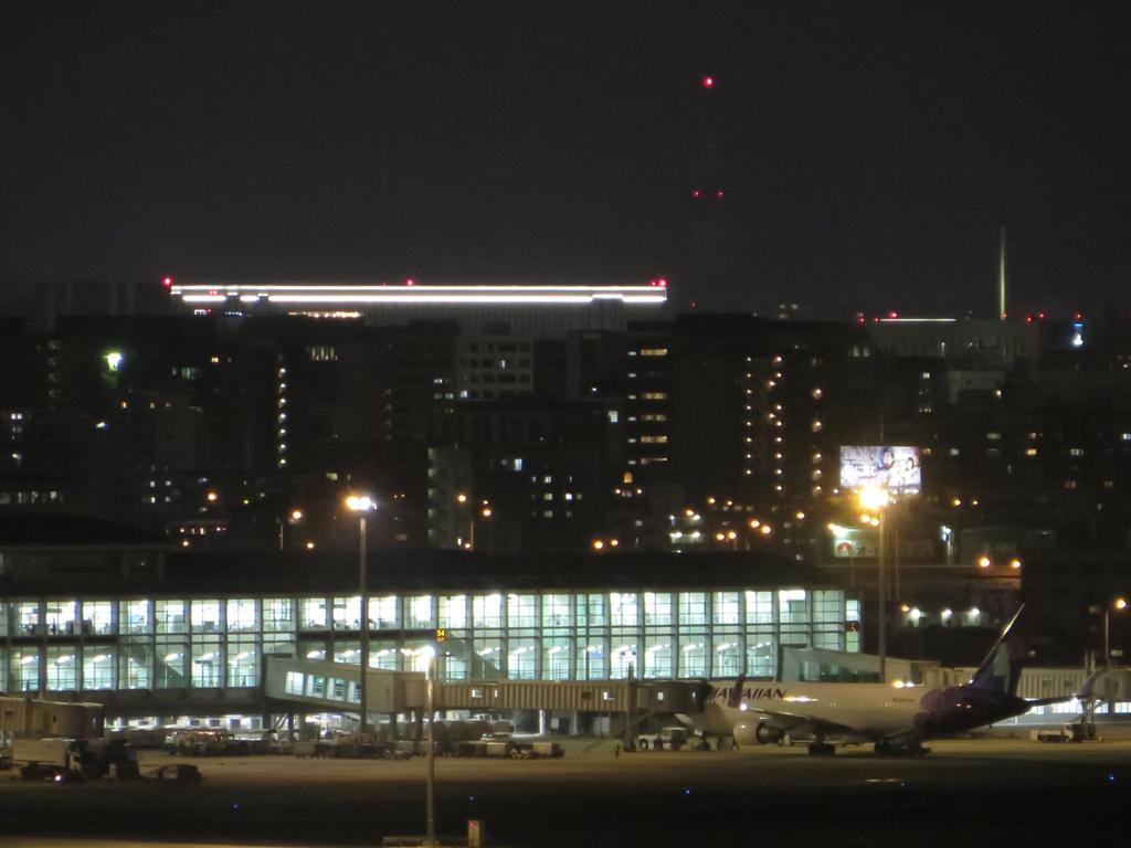 夜の福岡空港②