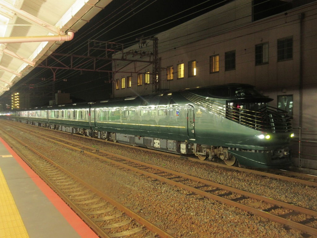 先日下関駅にて瑞風の出場を撮影①