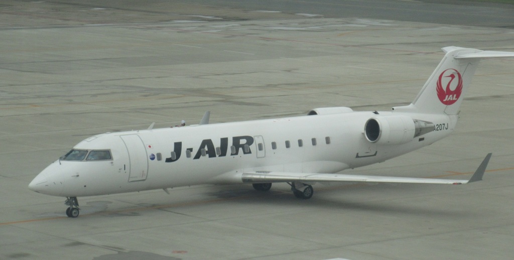 J-AIR CRJ200到着