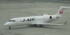 J-AIR CRJ200到着