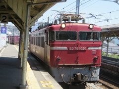 貨物列車通過  2