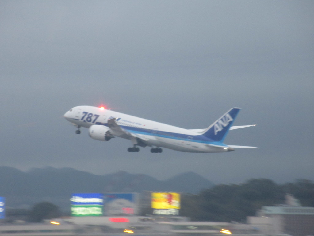ANA  B8の離陸