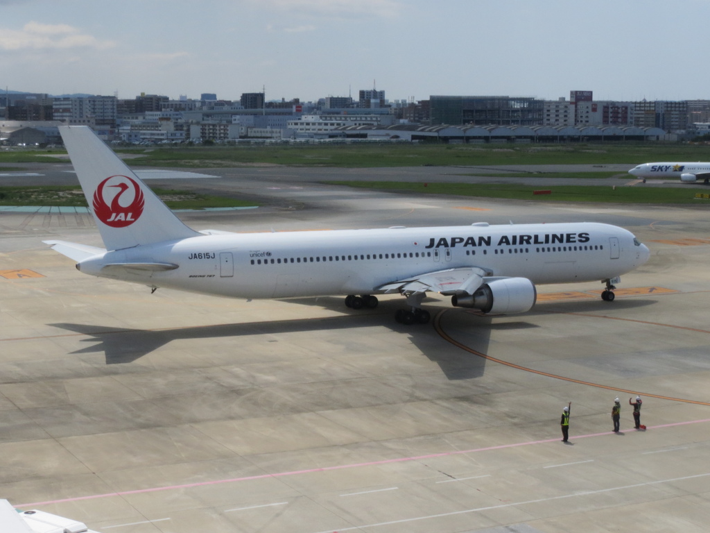 JAL B767-300ER  JA615J 福岡空港出発 ③