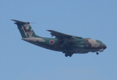 C-1輸送機通過