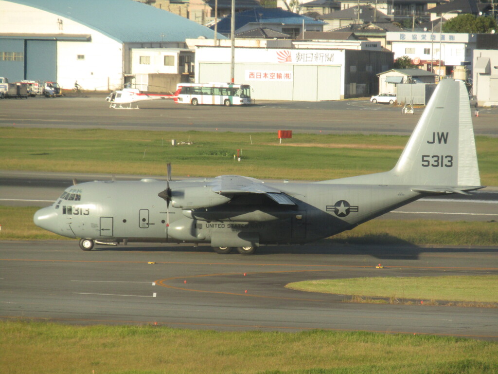 アメリカ海軍　C-130   JW5313　①