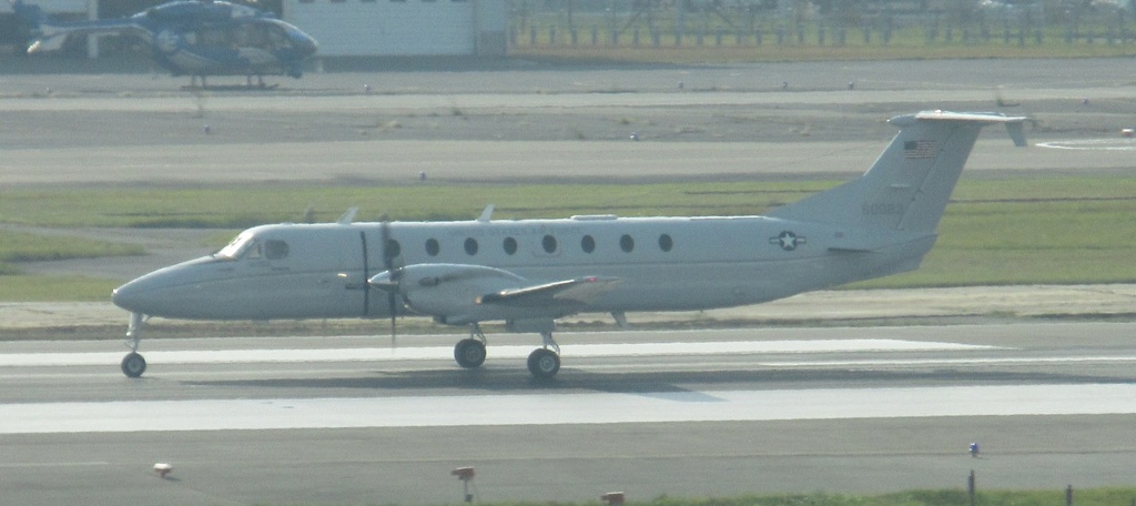 謎の外国の機体