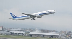 777-300の離陸