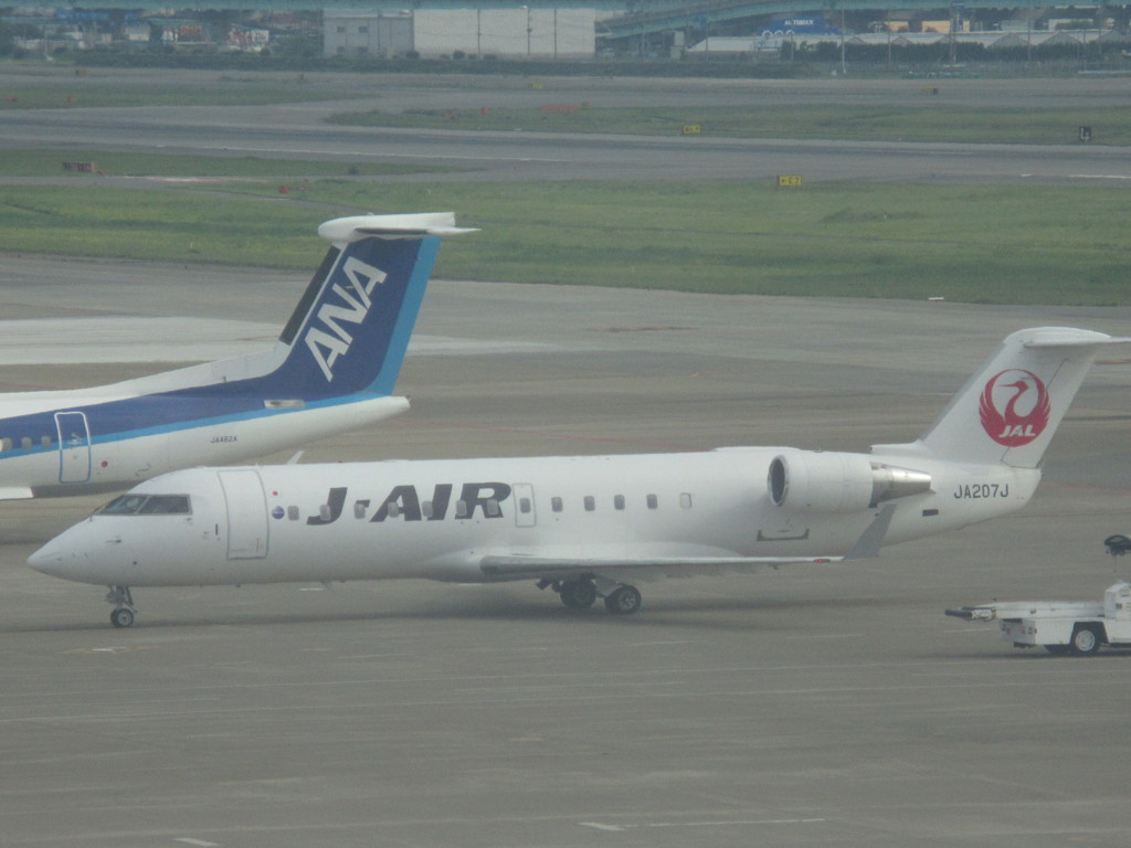 J-AIR　CRJ２００到着
