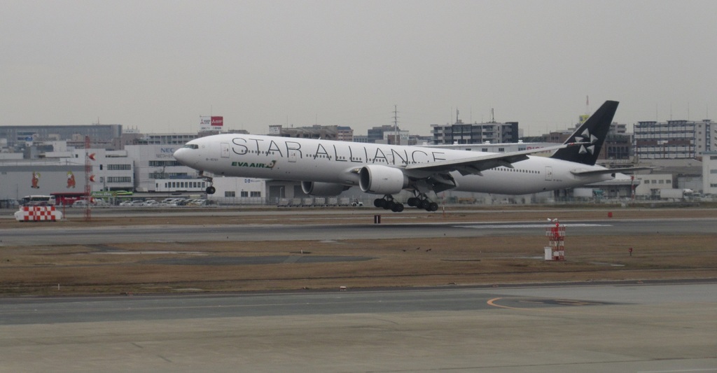EVA　B777-300ER　スターアライアンス到着①