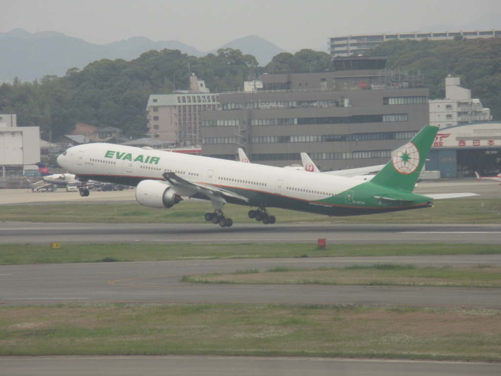 EVA　B777-300離陸