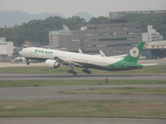 EVA　B777-300離陸