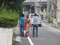 外国人の３人の若者