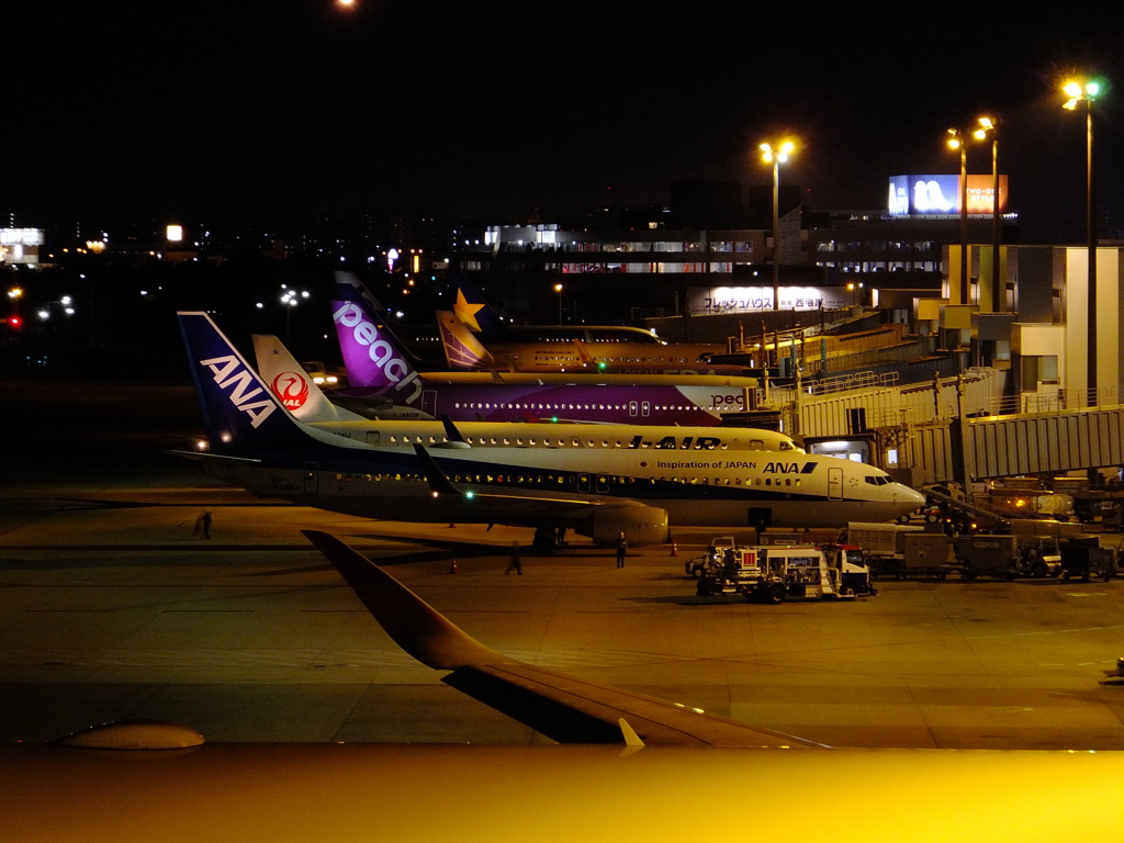 夜の福岡空港　③