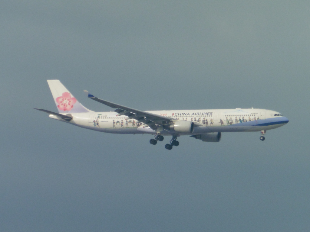 CHINA　AIRLINE　塗装機の着陸