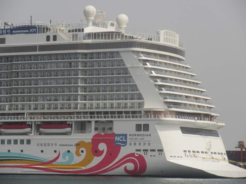 NORWEGIAN JOY　博多港にて　③