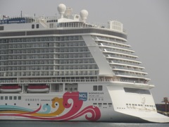 NORWEGIAN JOY　博多港にて　③