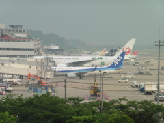 北側の高台より眺める空港①