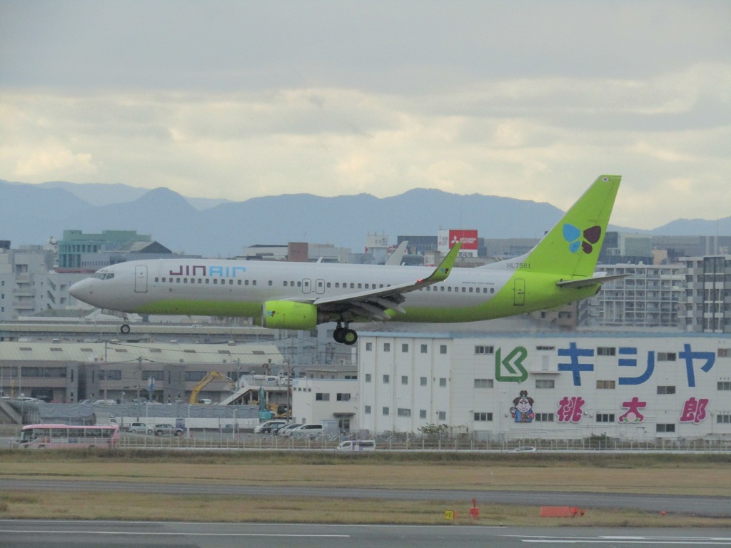ジンエアー　B737-800　福岡空港にて