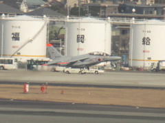 T-4　36-5811  福岡空港にて