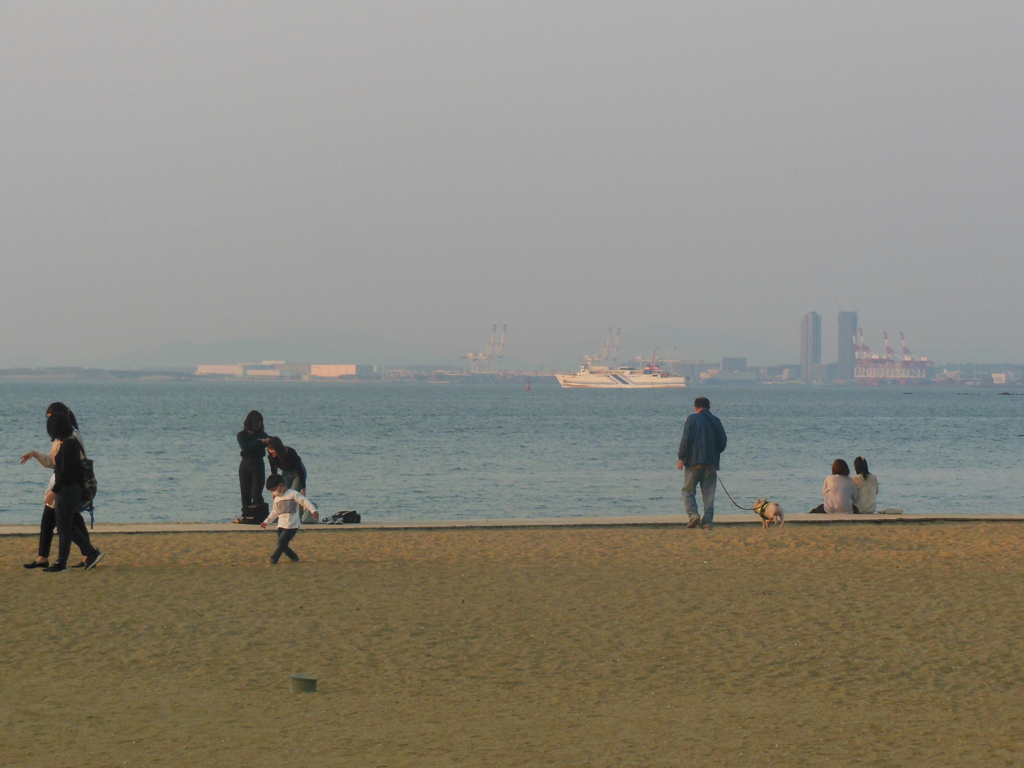 夕暮れの海岸　④