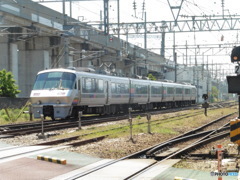 通過する783系列車②