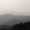 山頂からの霧のかかった景色②
