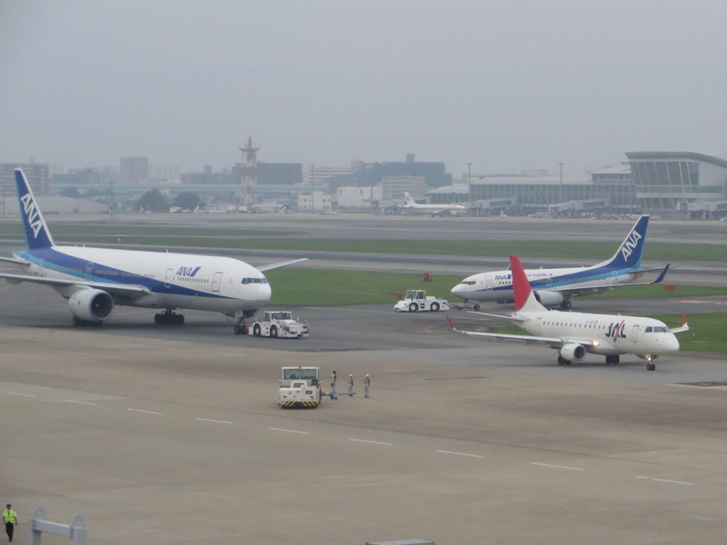 朝の福岡空港　③
