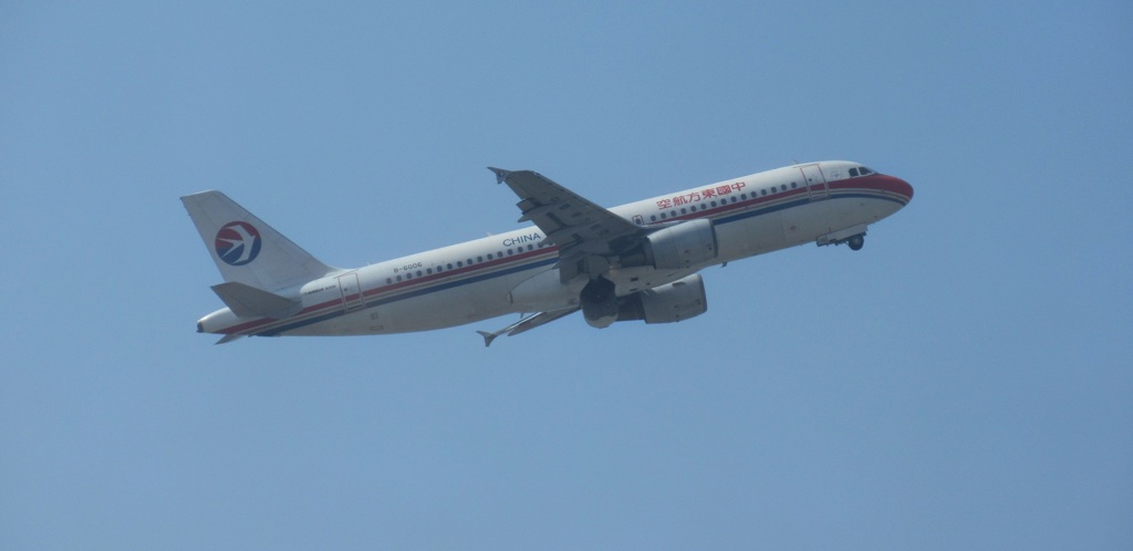 中国東方航空　Ａ320離陸