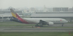 ＡＳＩＡＮＡ　Ｂ７７７－２００到着