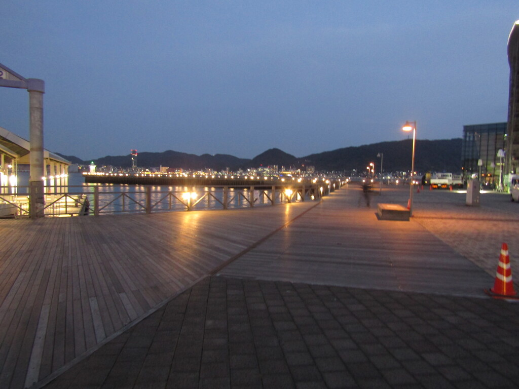 夜の下関唐戸　①