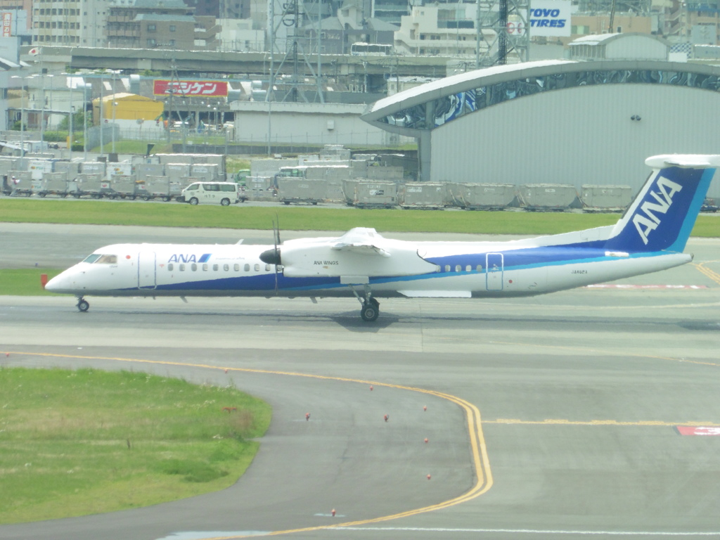 ANA  ボンバルディア離陸