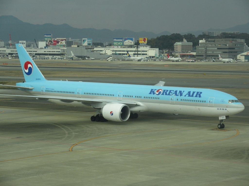 KOREAN　B777-300ER到着