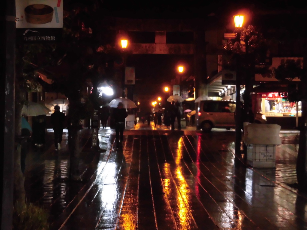 雨の太宰府参道