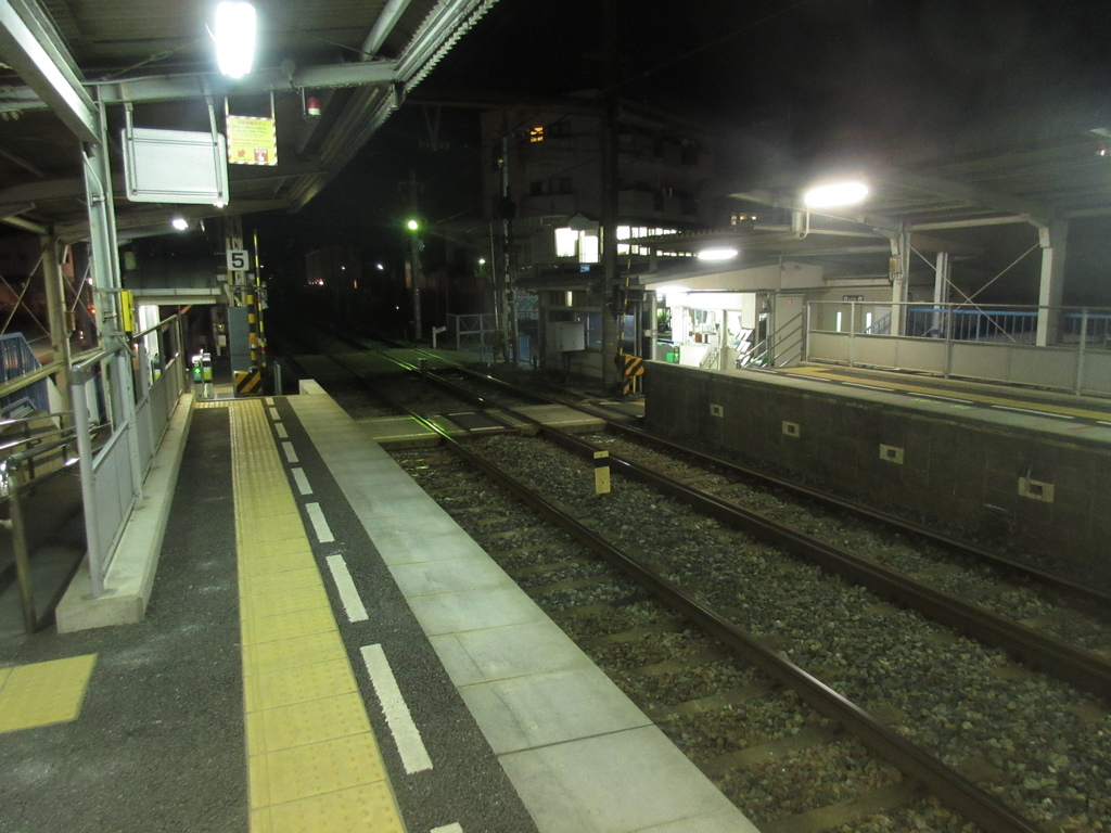 夜の西鉄の三沢駅①