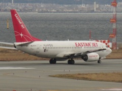 EASTAR JET  737-700  HL8022