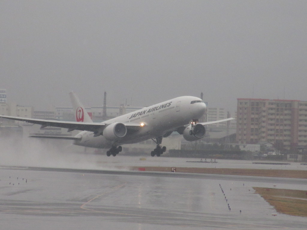 雨の中の離陸②