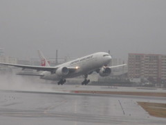 雨の中の離陸②