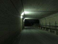 高速道路下のトンネル　①